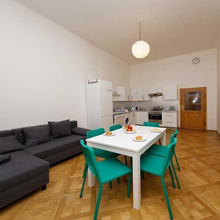 Apartment Manesova 4 Praag Buitenkant foto