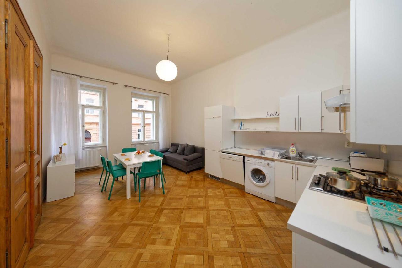 Apartment Manesova 4 Praag Buitenkant foto