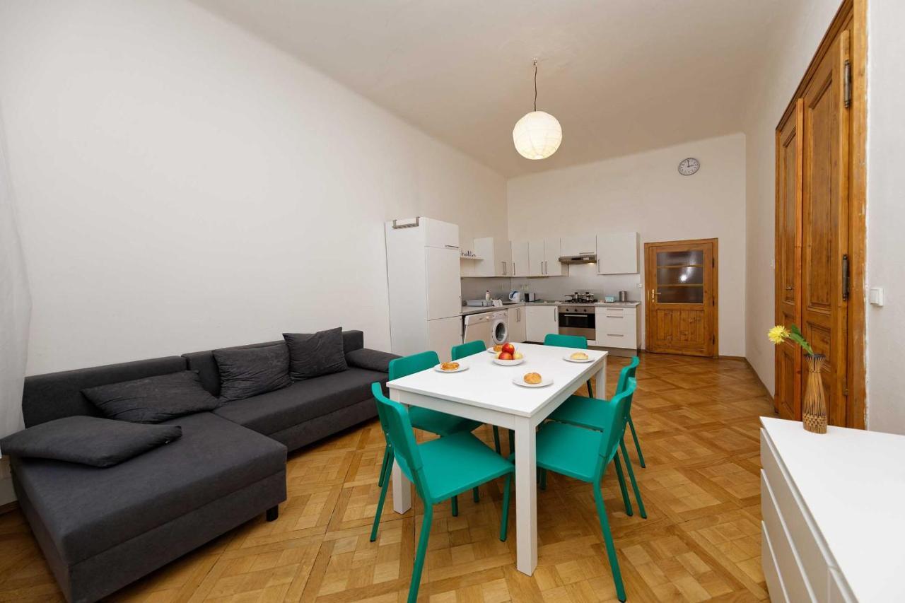 Apartment Manesova 4 Praag Buitenkant foto